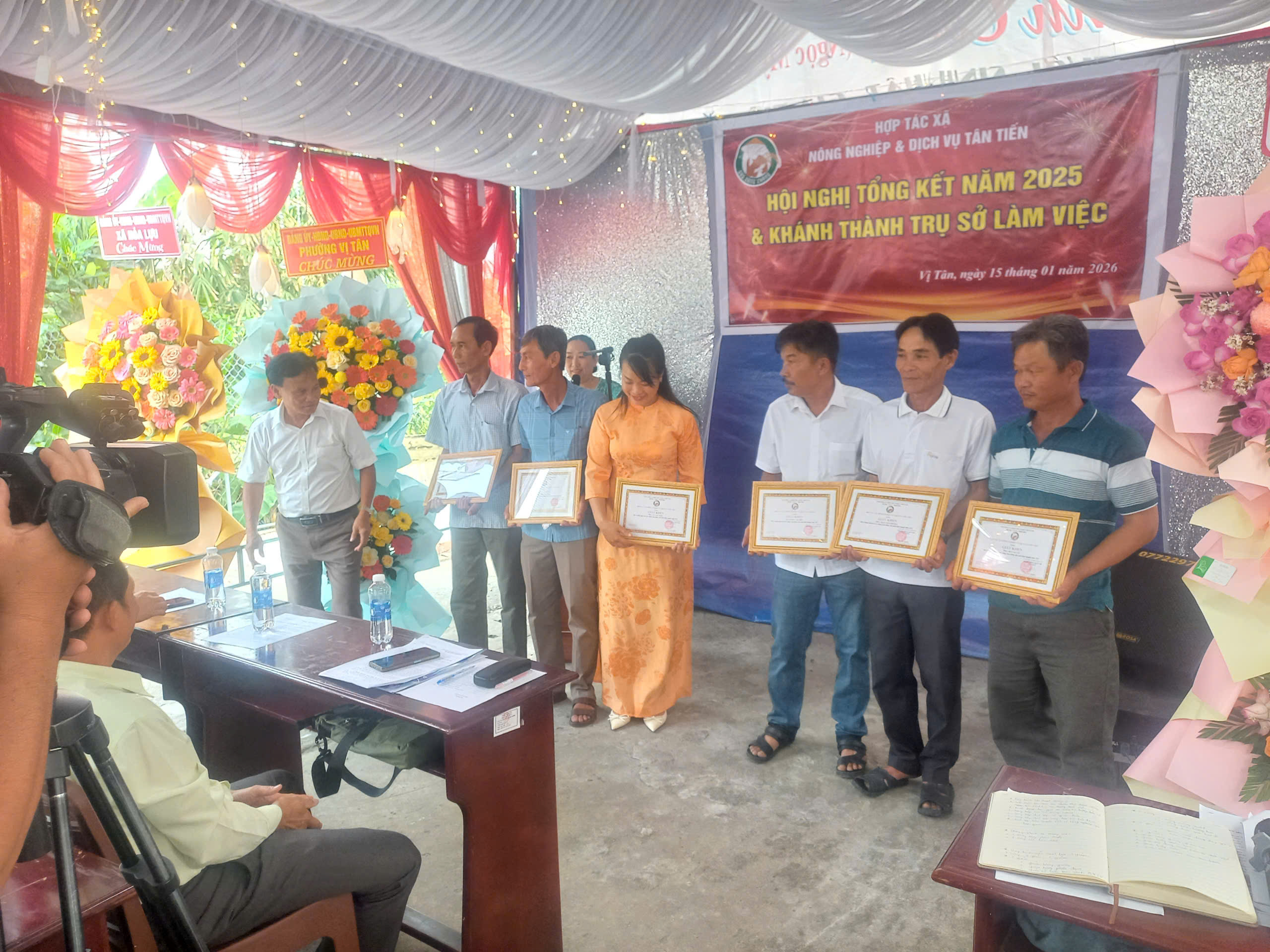 z7433599008813_1701c22f1f6e74a38173293cfde0f656